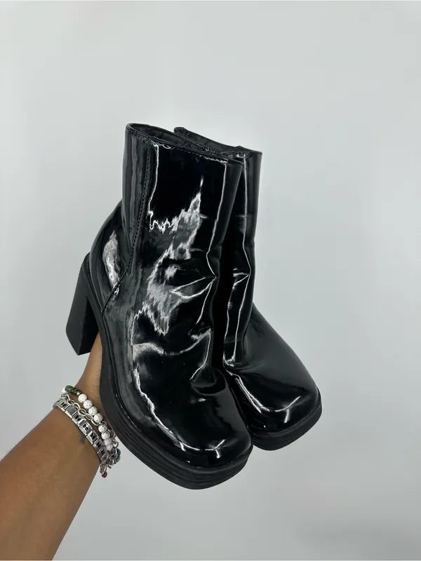 Rogue Vintage Y2K Black Patent Leather Chunky Heel Boots Size 7 Goth Grunge - Image 2