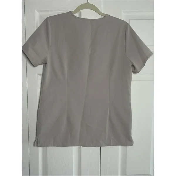 FIGS Casma Scrub Top Womens Size S Grey V-Neck FIONx Short Sleeve Medical Pocket - Image 5