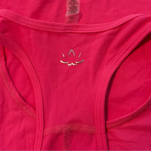 Beyond Yoga Tank Top Hot Pink small - Image 7