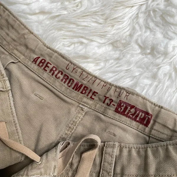 Abercrombie & Fitch Khaki Tan Cargo Low Rise Shorts 100% Cotton - Image 2