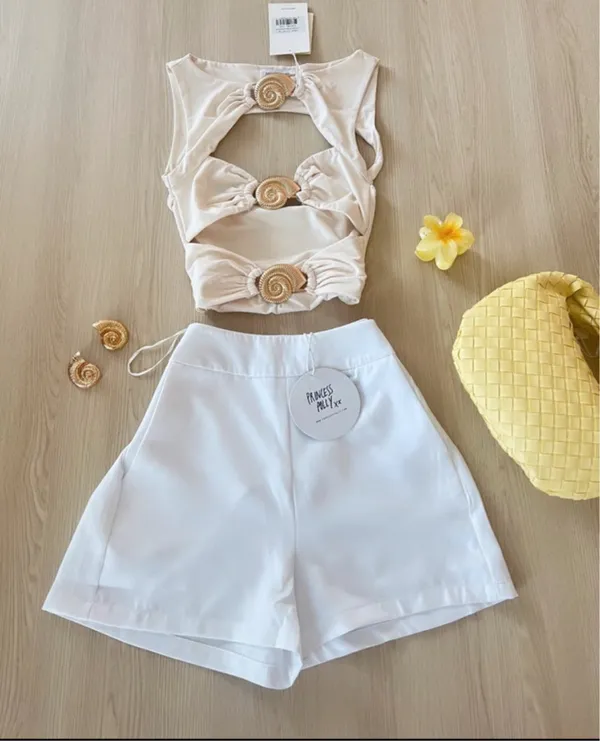 Princess Polly white shorts  - Image 2