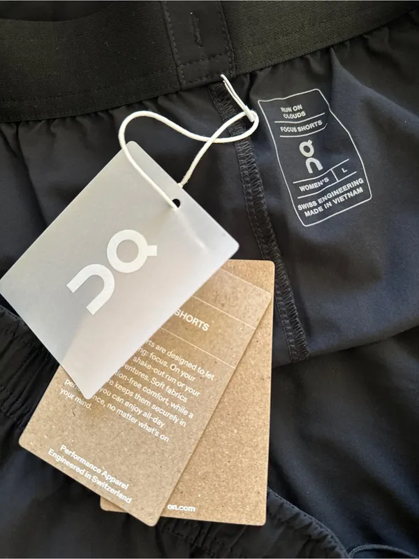 ON RUNNING CLOUD Focus Shorts in Black NWT Sz Large - Image 6