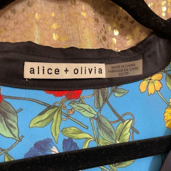 Alice + Olivia Blue Conner Floral-Print Handkerchief Button Shirtdress, XS - Image 4