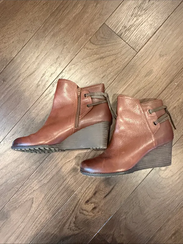 Cobb Hill By Rockport Shoes Lucinda Back Tie Ankle Booties Size 9 - C1-064 - Image 3