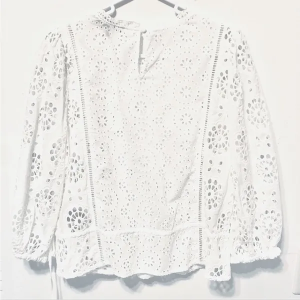Banana Republic White Eyelet Embroidered Blouse XS - Image 3