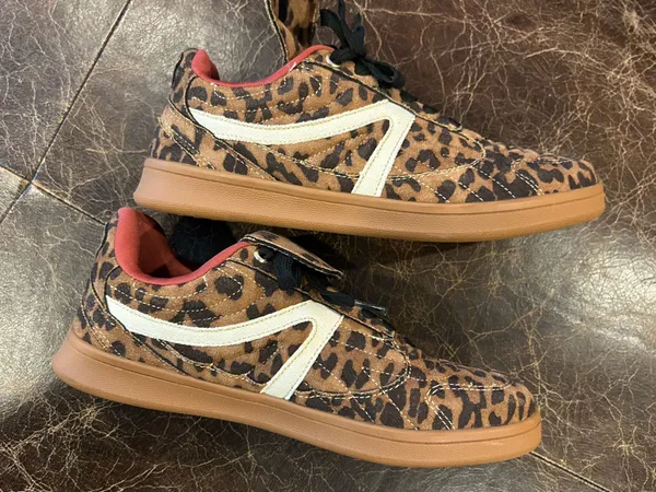 Cushionare Astro Retro SneakerLeopard Print Oversized Fold-over Skate Tongue - Image 8