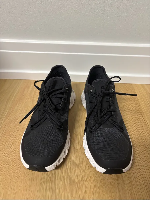 On Cloud Shoes Women’s size 9.5 - Image 2