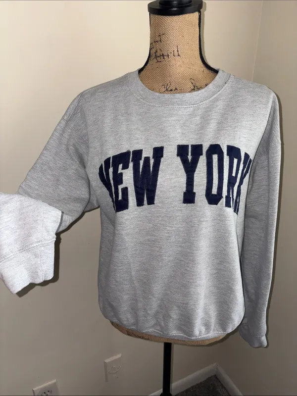 Classic Grey 'New York' Pullover Sweatshirt Gray Size M - Image 2