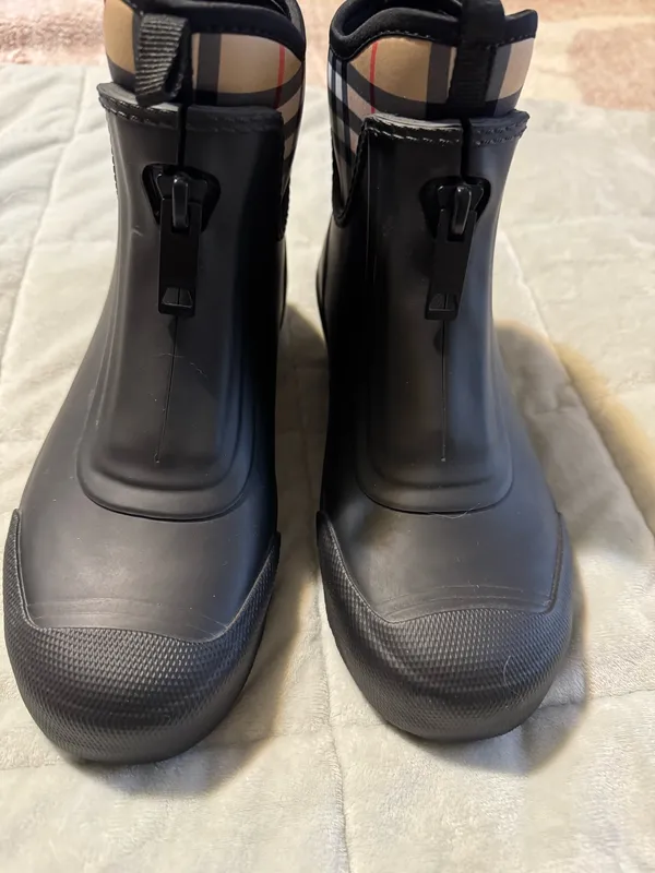 Burberry Boots - Image 2