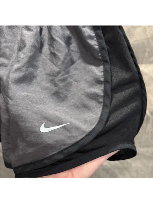 Nike Women's Black and Gray Athletic Shorts - Image 5