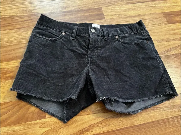 GAP Black High-Waist Cutoff Denim Shorts - Image 2