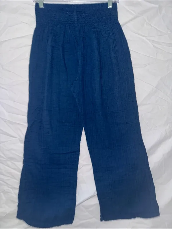 Lotus & Luna Wide-Leg Smocked Waist Gauze Pants in Navy - Image 4