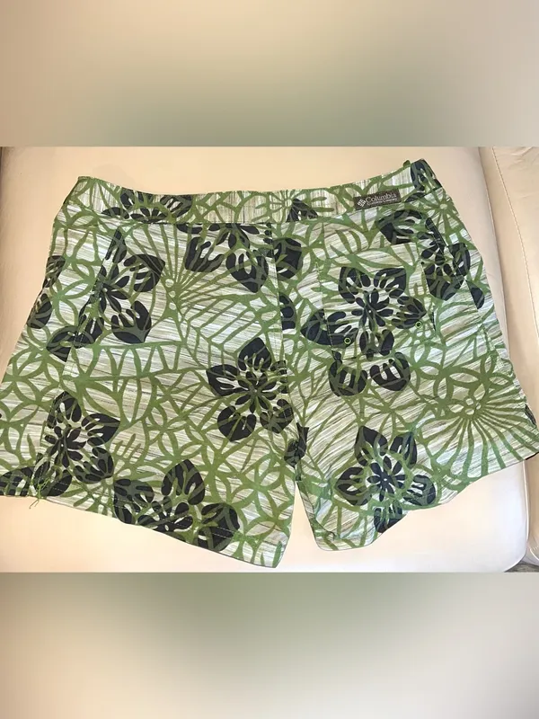 Women’s Columbia Shorts Green Size 8 - Image 4