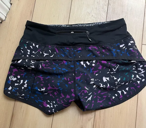 Lululemon Shorts 2.5" - Image 2