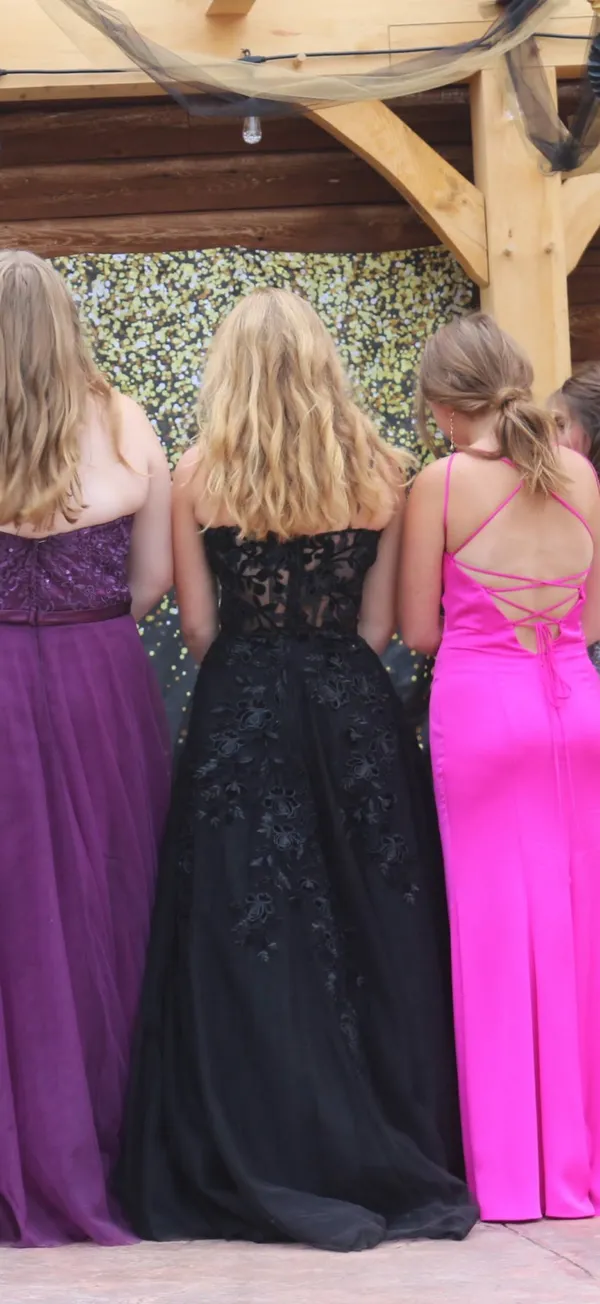 Black Lace Prom dress - Image 3