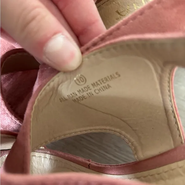 Suede Crisscross Platform Wedge Sandals in Dusty pink Worn - Image 4