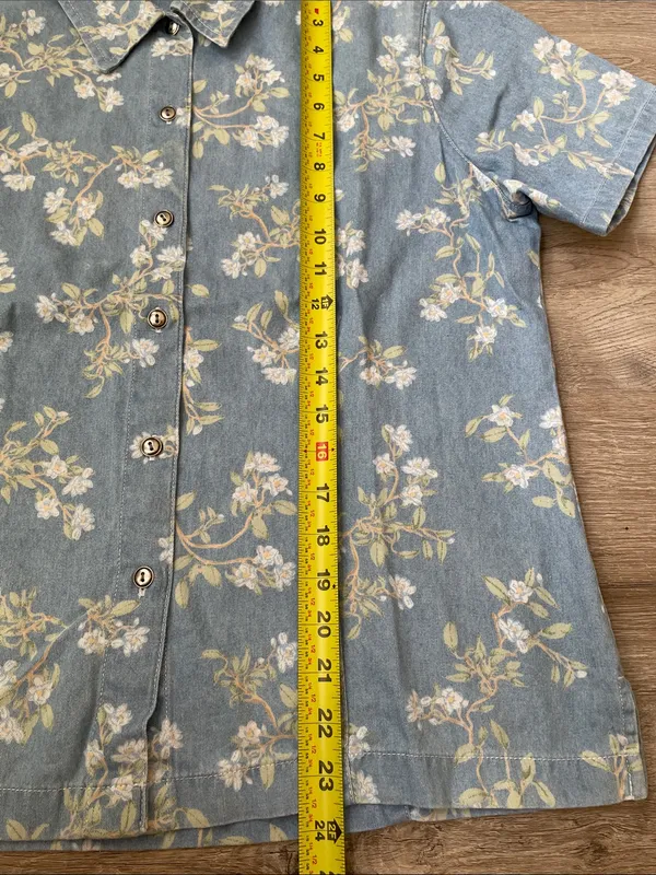 Classic Elements | blue floral button down shirt size medium - Image 3