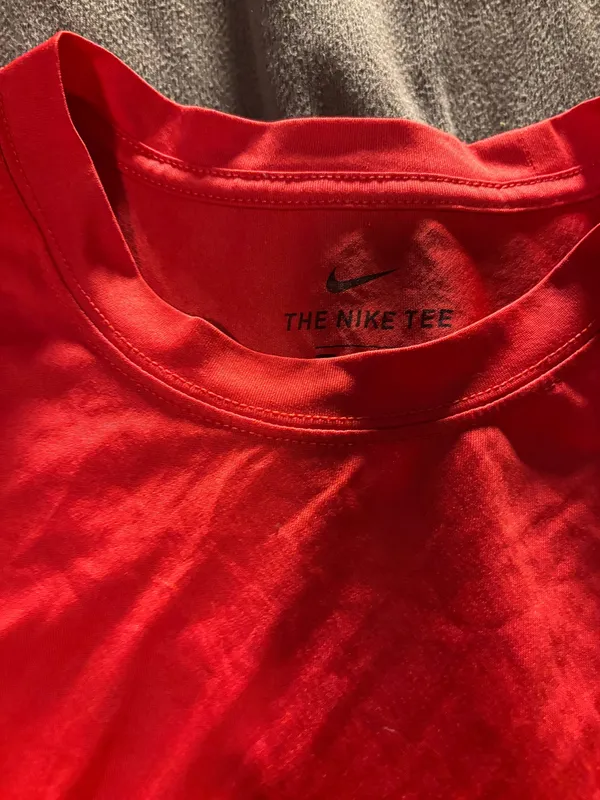 Men size medium Nike dri fit tee  - Image 5