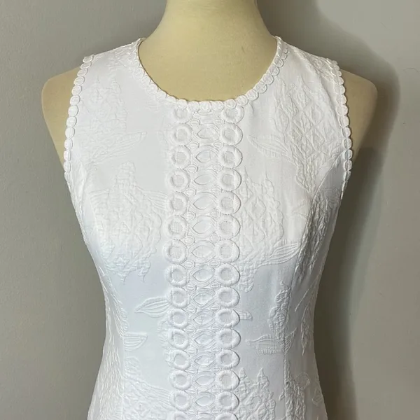 Lilly Pulitzer Mila Stretch Shift in Resort White Turtle Pucker Jacquard - Image 6