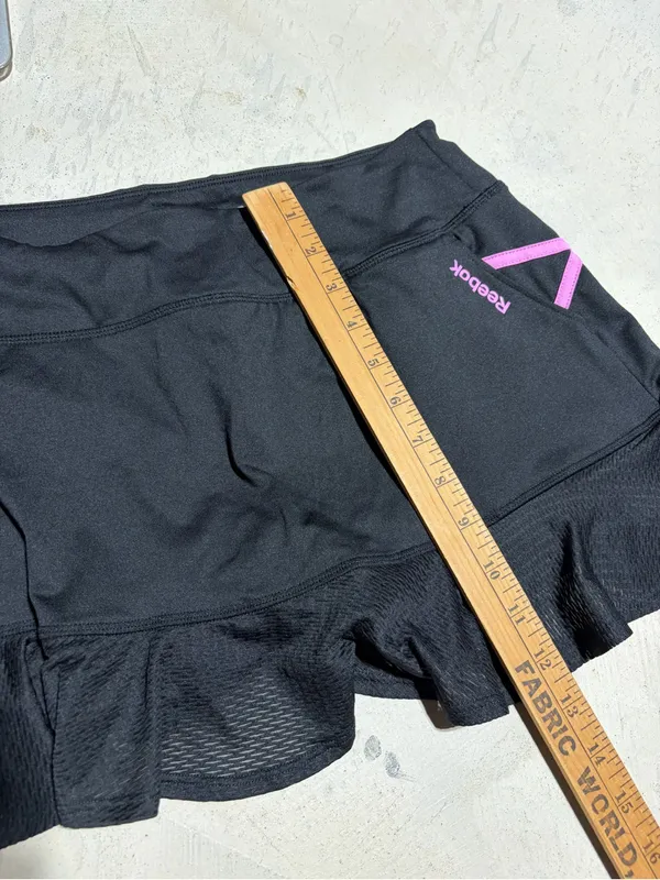 Reebok Women's Black Athletic Skort with Pink Accents medium - Image 2