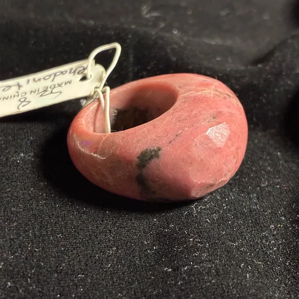 Hand-Carved Natural Rhodonite Band Ring size 8 - Image 2