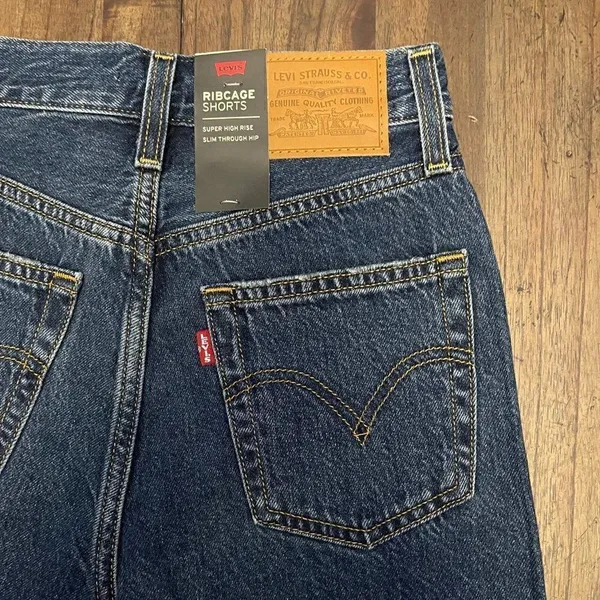 Levi’s Ribcage Shorts - Image 8