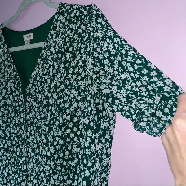 J. Crew Size M Green Ditsy Floral Top Short Sleeve Blouse - Image 2