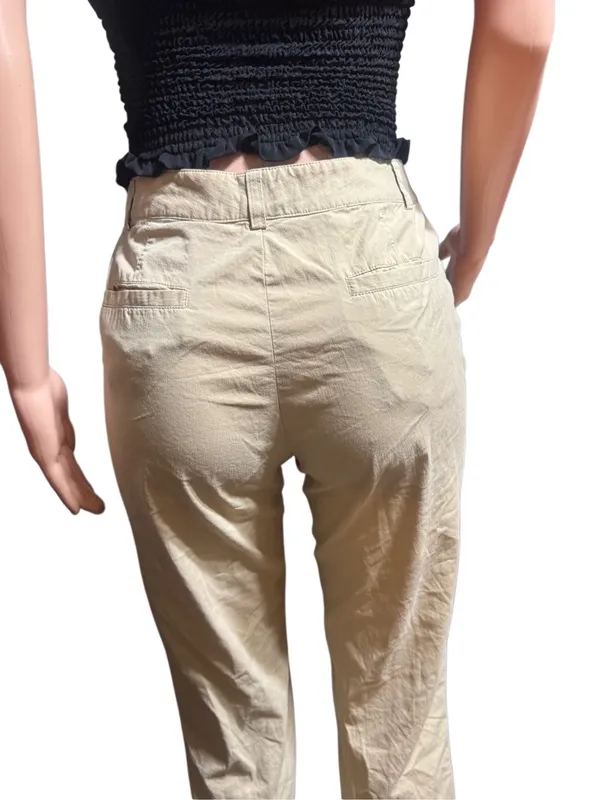 Banana Republic mid rise Tan Capri pants size 4/S Pre owned tan capri cropped pants with belt loops, two back pockets zipper, and hook closure. Dressy business, casual, stretchy slim straight trousers - Image 6