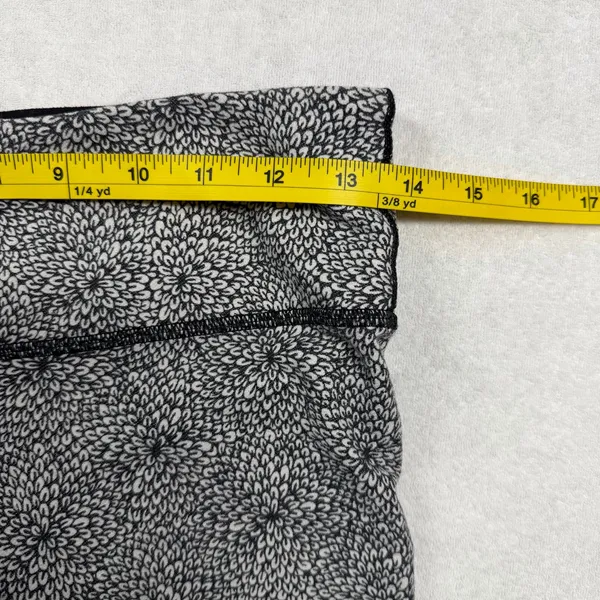 Lululemon Women’s Floral Print Leggings Size 6 Black White 31” Full Length - Image 6