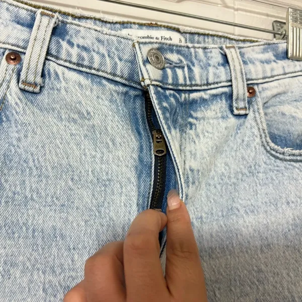 Abercrombie & Fitch 90s Straight Ultra High Rise Jeans Light Wash 28 6 - Image 4