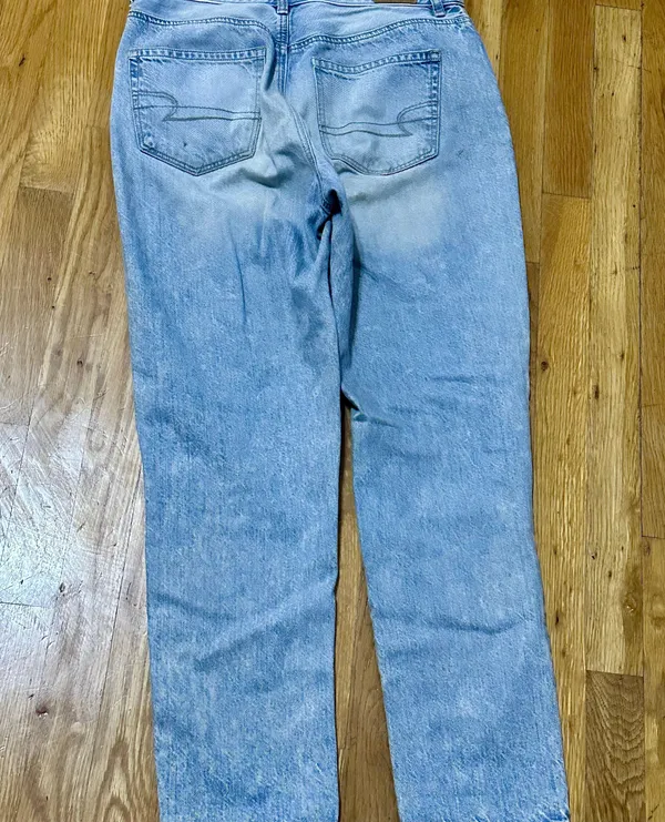 American Eagle Mom Jeans, Size 6 - Image 3