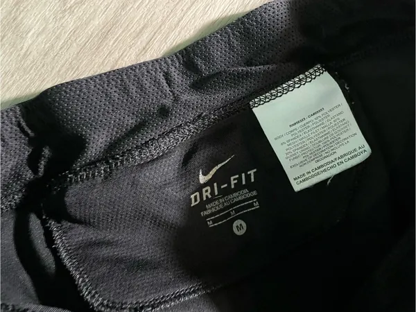 Nike Black Capri Leggings with Reflective Accents - Image 2