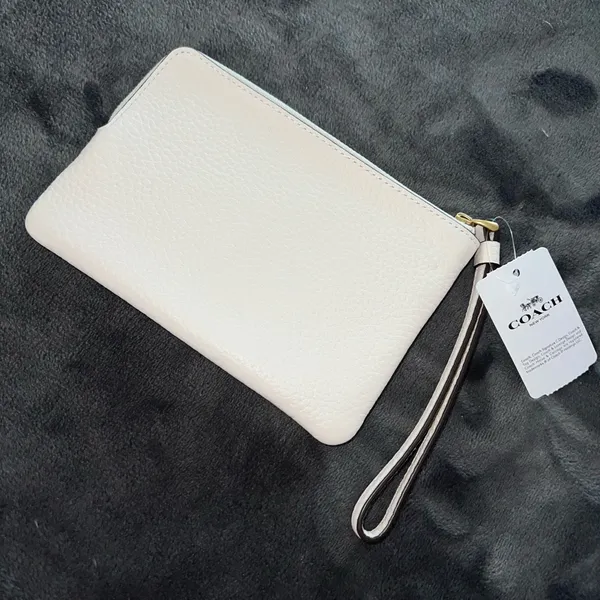 Coach Corner L Zip Pouch Wristlet in Chalk New with tag - Image 3