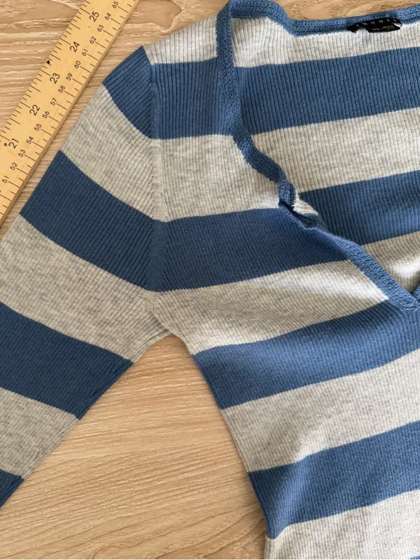 Theory Large Blue Grey Stripe Long Sleeve V Neck Grunge Fitted Skater 2000s - Image 4