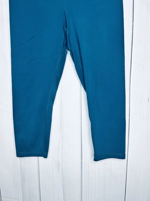 Yogalicious Cropped Athletic Leggings Womens Large (28x21) Deep Teal Blue - Image 3