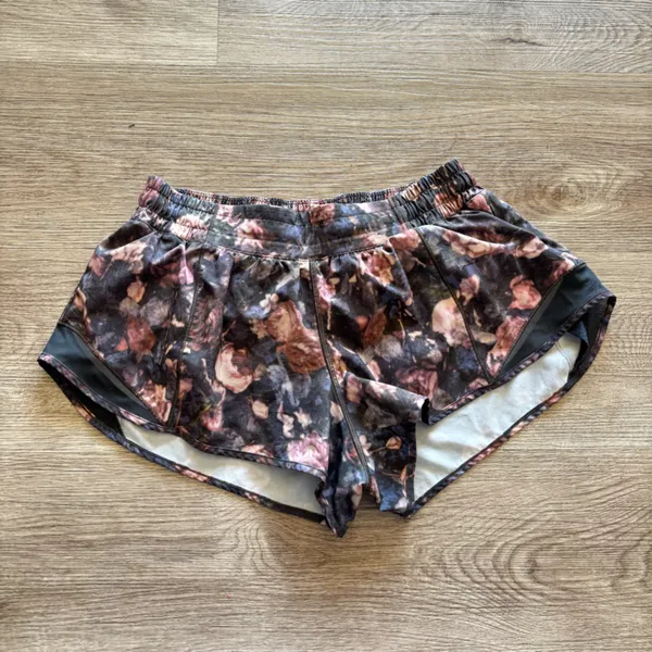 Lululemon Shorts Womens 4 Black Hotty Hot Low Rise Lined Floral Running Workout - Image 7