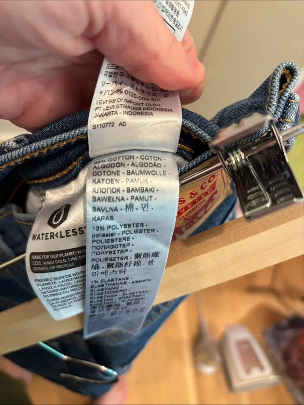 Levi’s Jeans Wedgie Straight Medium Wash Size 26 - Image 4