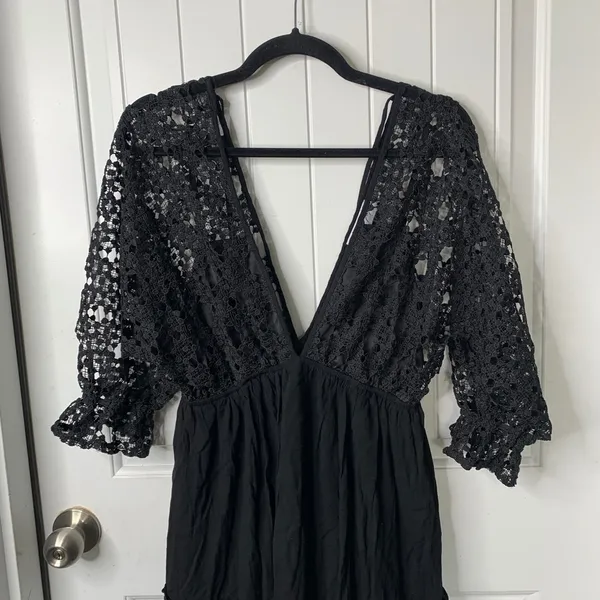 Petal + Pup Lace puff sleeves Deep V-Neck Party Cocktail mini Dress Black US 4‎ - Image 4