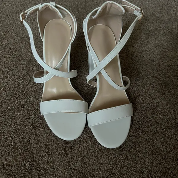 NWT White Open Toe Cross Strap Heels Size 6.5 - Image 12
