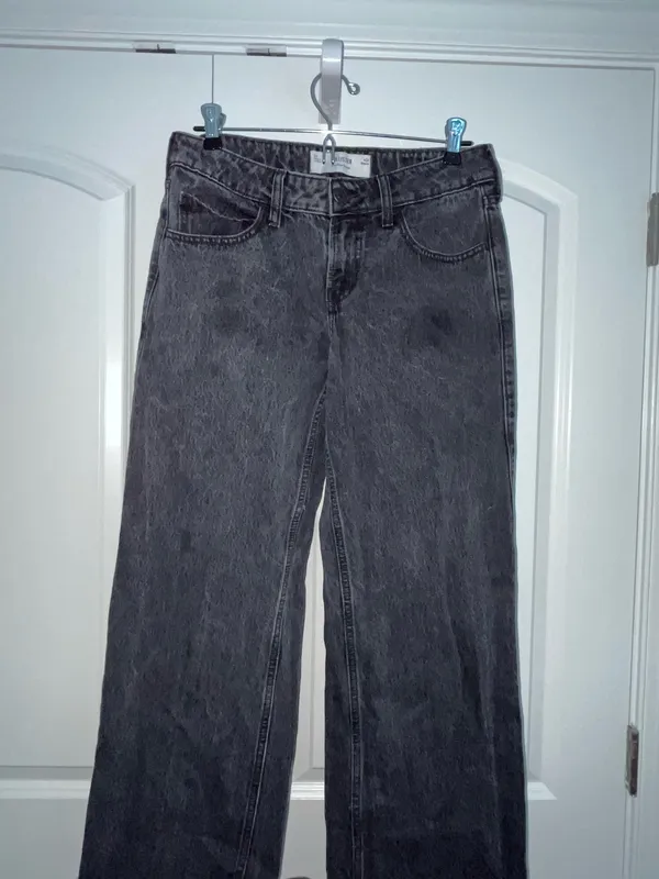 Hollister Black Low-Rise Baggy Jeans - Image 2