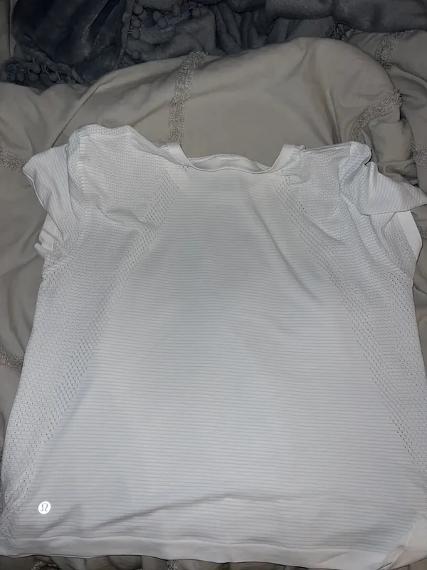 Lululemon Train To Be  Short Sleeve - Image 4