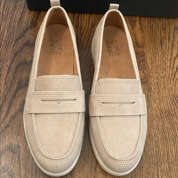 Naturalizer Light Tan Slip-On Loafers 8.5 - Image 2
