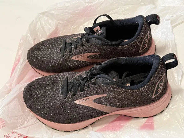 Brooks Women’s Sneakers - Image 2