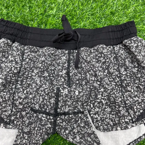 Lululemon Hotty Hot Shorts 2.5" Older Style - Image 2