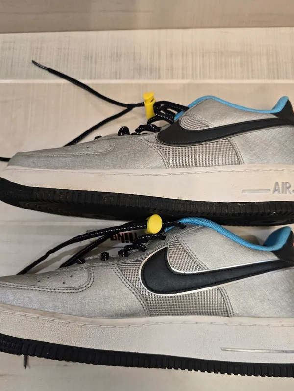 {7Y/W8.5} Nike Air Force 1 GS Sky Nike Metallic Silver Hyper Crimson Toggle - Image 3
