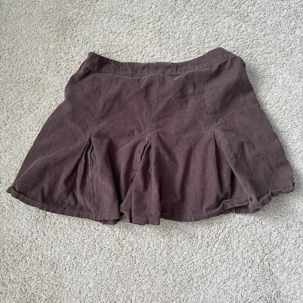 Eyeshadow Brown Pleated Skirt - Image 5