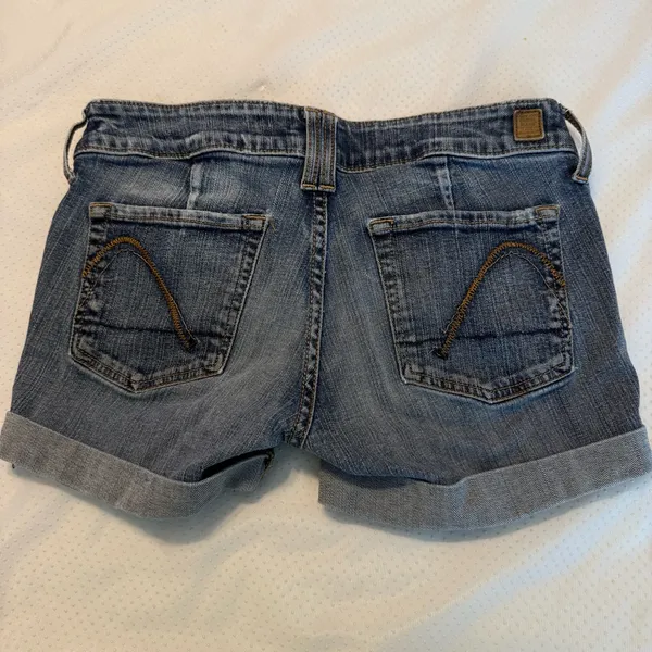 VTG Guess Stretch Denim Jean Shorts Low Rise 28” Waist Distressed 3.5” Inseam - Image 7