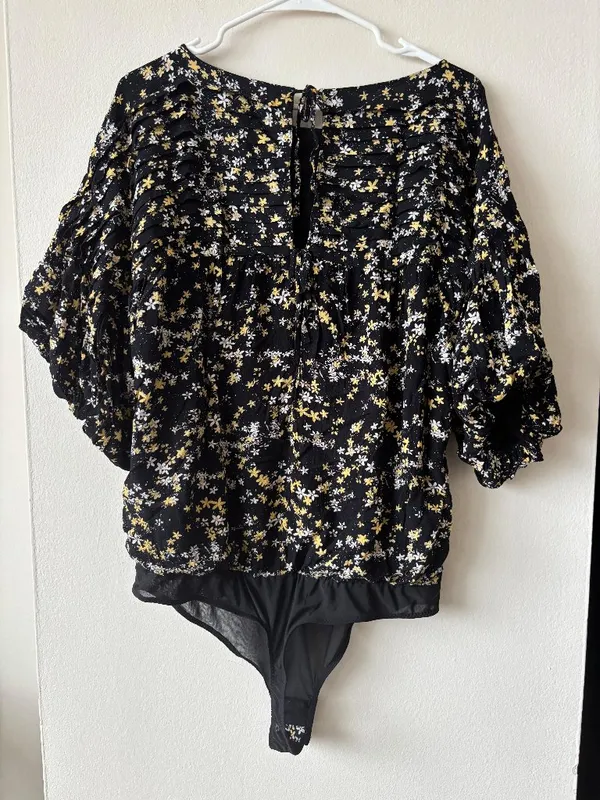 Free People Black Floral Short Sleever Bodysuit - Size Large - Image 2