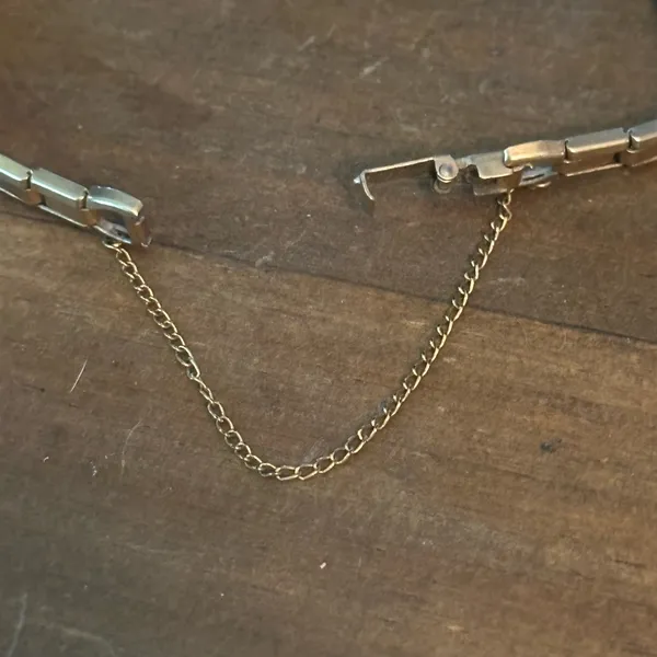 Vintage Gruen Precision 17 Jewels Swiss gold tone watch - Image 9