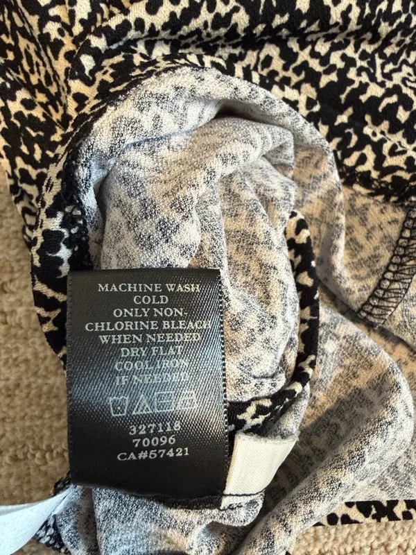 Ann Taylor black/cream knit top sz S - Image 7